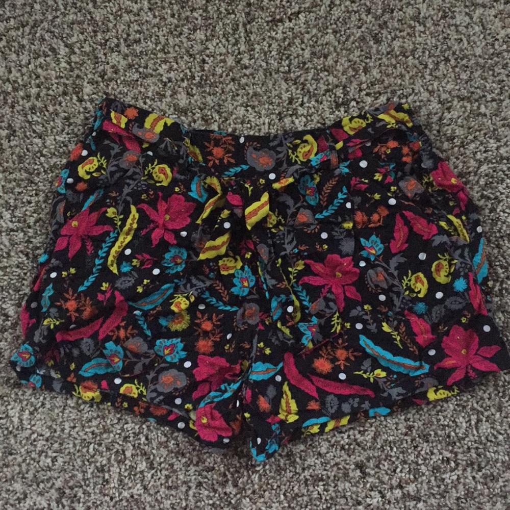 Ladies paisley pattern soft shorts size S.